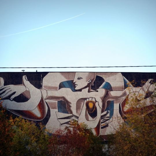 Мозаичное панно на фасаде библиотечного корпуса 2-го Медицинского института «Исцеление человека»