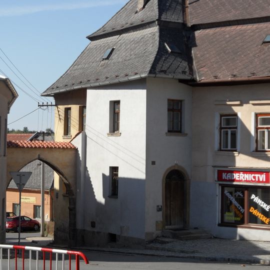 Sezimovo náměstí 2