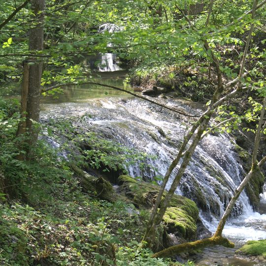 Lauterlauf mit Wasserfall und Tuffsteinbruch