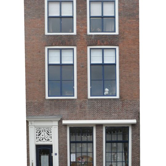 Huis genaamd 'De drie meyen' met rechte gevel