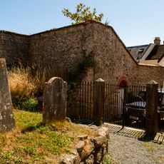 Garden Walls Immediately East Of N0 31 (Cross Tree House)