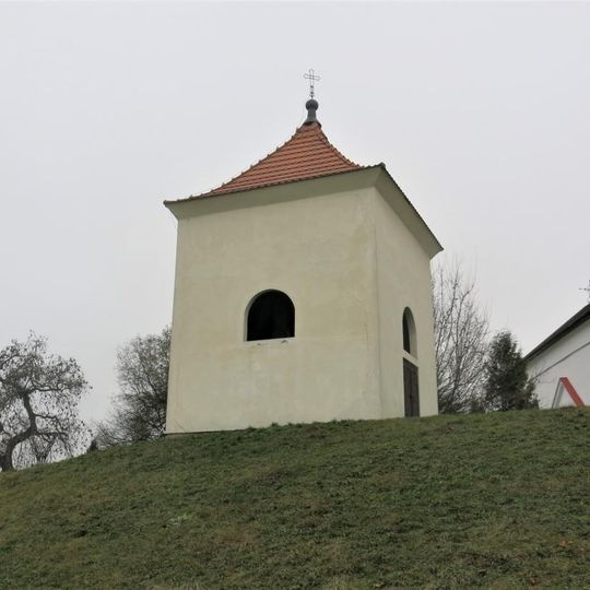 Zvonice na návsi ve Všejanech