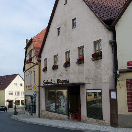 Wohn- und Geschäftshaus