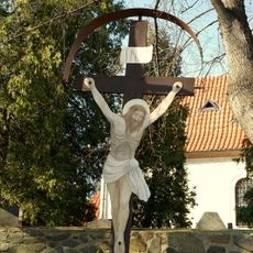 Pamětní kříž před kostelem sv. Klimenta v Žalově