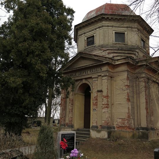 Soubor objektů na hřbitově