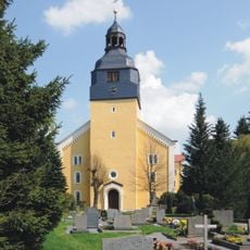 Kirche und Kirchhof Steinigtwolmsdorf mit Friedhofserweiterung (Sachgesamtheit) Am Markt
