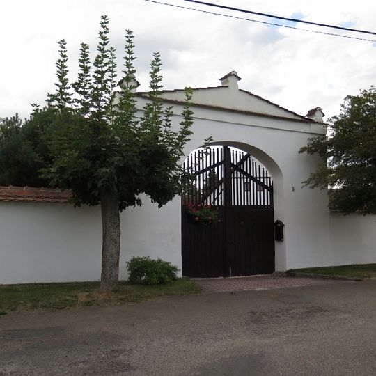 Brána usedlosti čp. 9