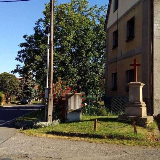 Kříž v Kolešově u křižovatka