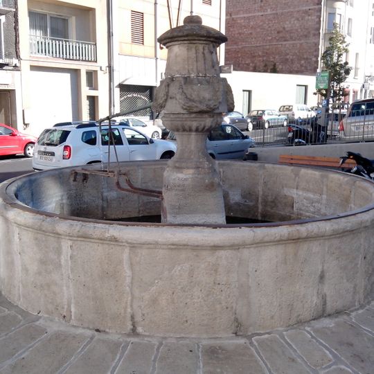 Fontaine, rue du Faubourg-Saint-Jean