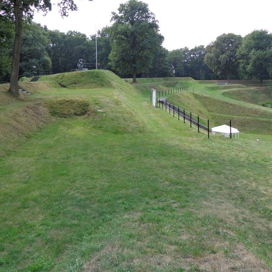 Fort Werk 4: Fortaanleg met hoofdwal