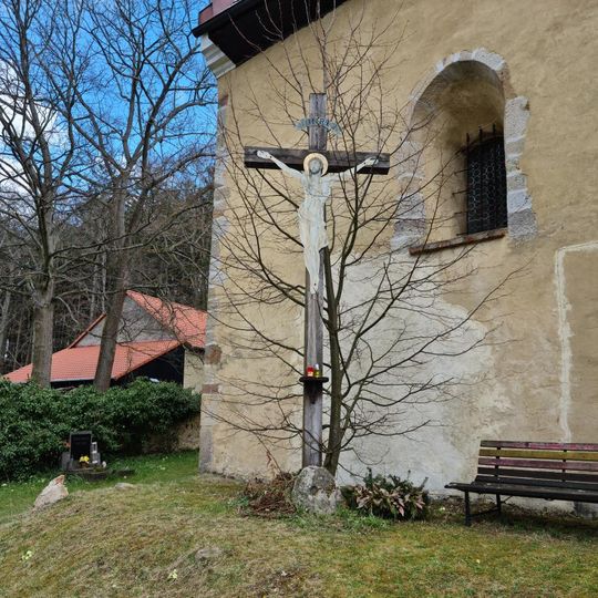 Kříž na vrchu Velíz u kostela