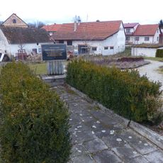 Pomník generála letectva Ludvíka Budína v Popelíně