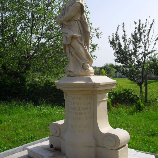 Socha Panny Márie Bolestnej, podstavec