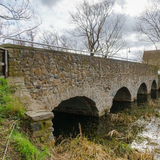 Straßenbrücke über den Herrenteich