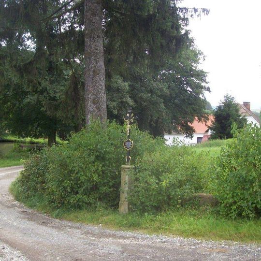 Kříž jižně od Čímic u Lomeckého mlýna