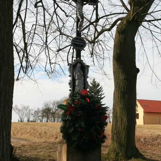 Kříž nad cestou