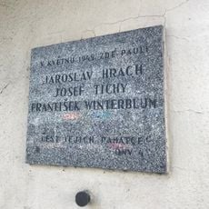 Pamětní deska padlým v Pražském povstání na domě Budějovická ulice 12 v Praze