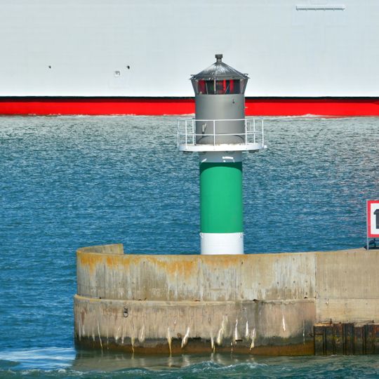 Visby harbor lighthouse