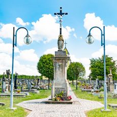 Centrální kříž na hřbitově v Miletíně