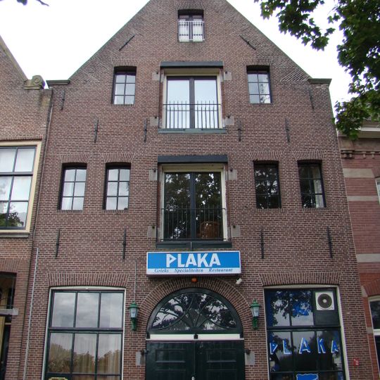 Pakhuis met topgevel
