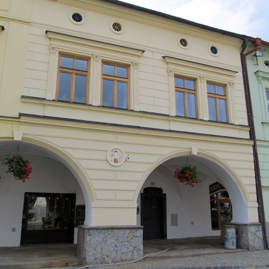 Husovo náměstí 1236