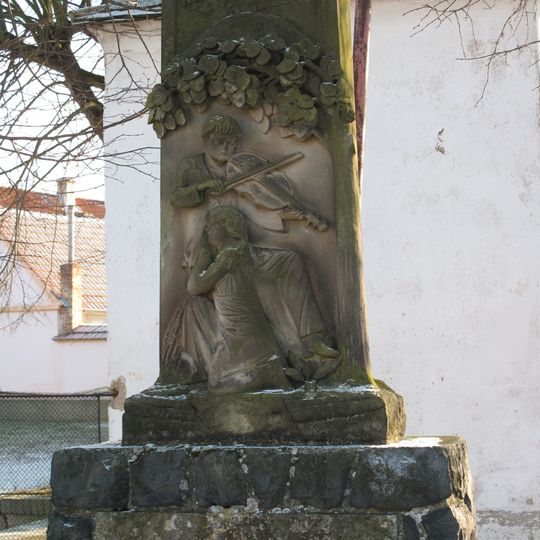 Pomník padlým na návsi v Přestavlkách