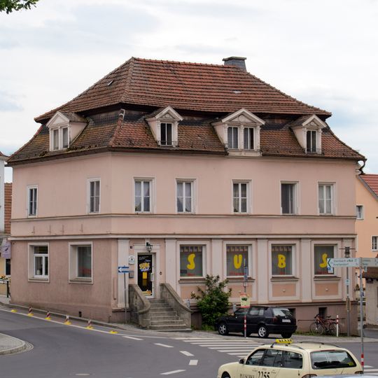 Wohn- und Geschäftshaus