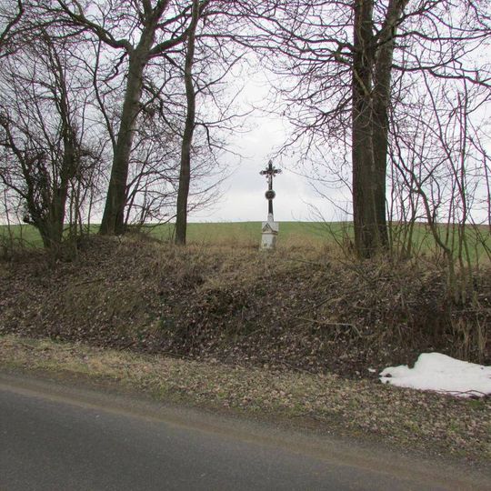 Kříž západně od Arneštovic u silnice do Košetic