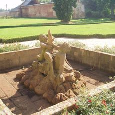 Kašna v Manětíně před zámkem