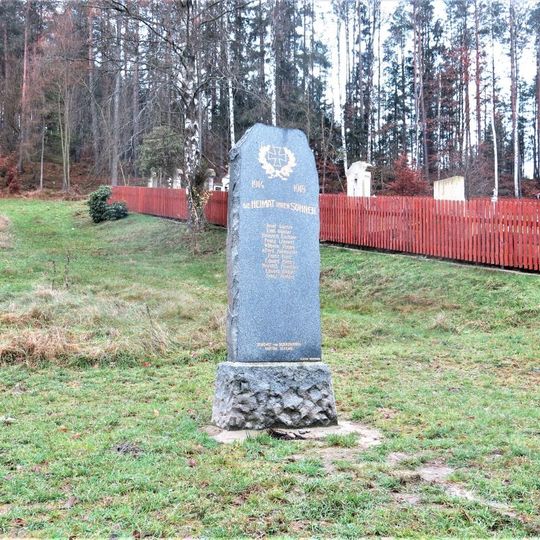 Pomník padlým v 1. světové válce u hřbitova ve Všemilech