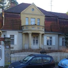 Wohnhaus mit Vorgarteneinfriedung Silvesterweg 17