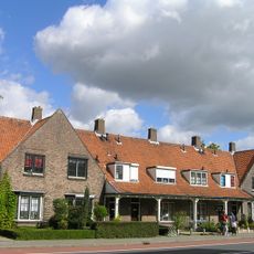 Blokje van zes geschakelde woningen