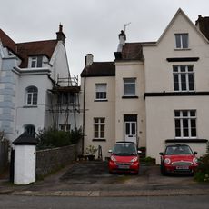 8-16, Windsor Square