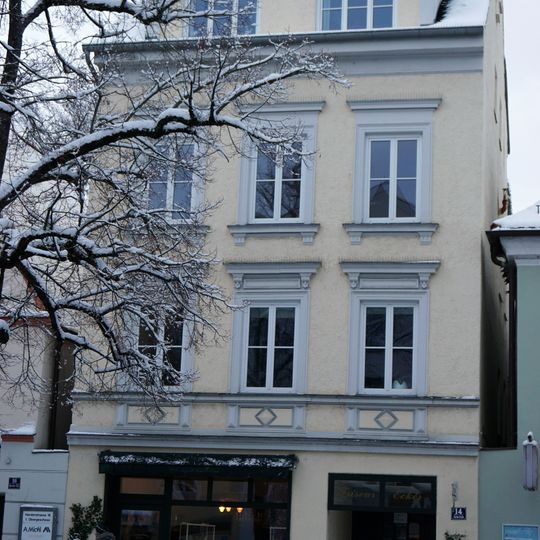 Wohn- und Geschäftshaus