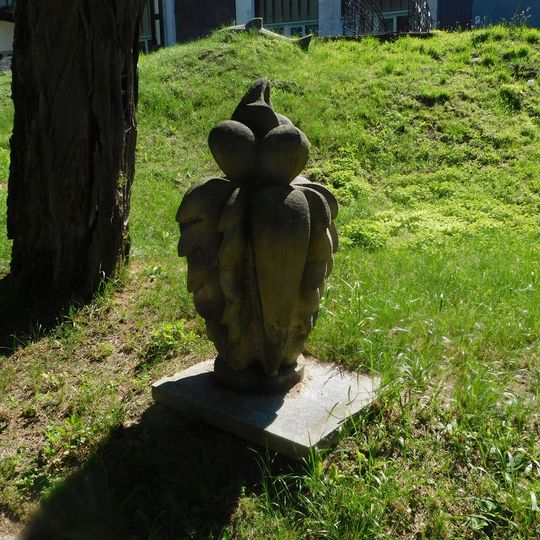Plastika v areálu Akademie u Lipnice nad Sázavou
