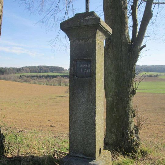 Kříž východně od Ústaleče