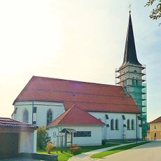 Katholische Pfarrkirche St. Maria Hilfe der Christen
