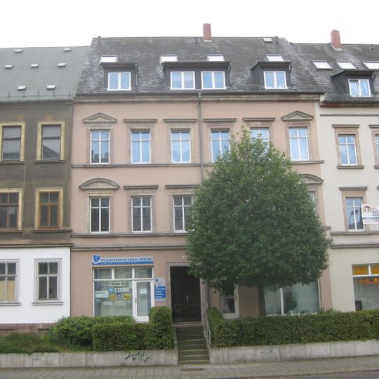 Mietshaus in geschlossener Bebauung, mit Vorgarten August-Bebel-Straße 8