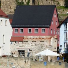 Wohnhaus in halboffener Bebauung und Hinterhaus Kirchstraße 9
