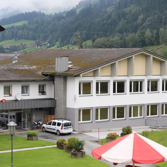 Volksschule mit Kultursaal