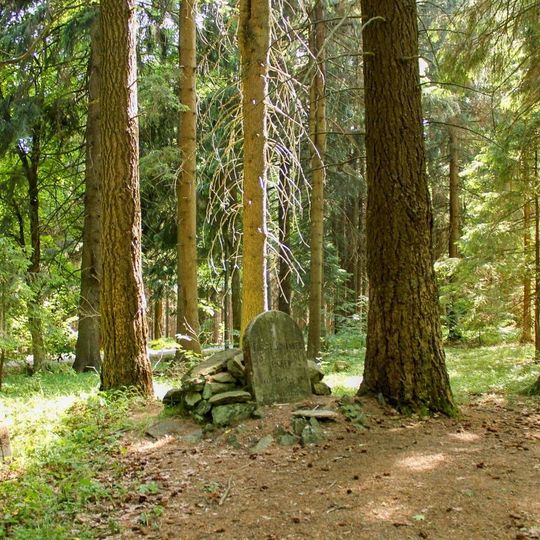 Lichtenštejnský památník ve Vysokém Potoku v lese
