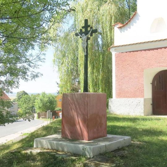 Kříž u kaple ve Vrbičanech