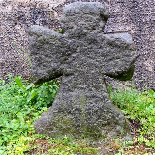 Sühnekreuz vor der Kirchhofsmauer Radeburger Straße -