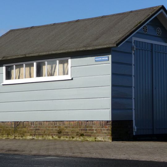 Kleine loods bij kleine schutsluis