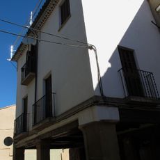 Casa al costat de la plaça de les Eres