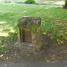 Podstavec neznámé památky v Jiráskových sadech v Českém Brodu