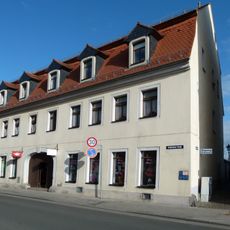 Wohnhaus in halboffener Bebauung und Ecklage Großenhainer Straße 2