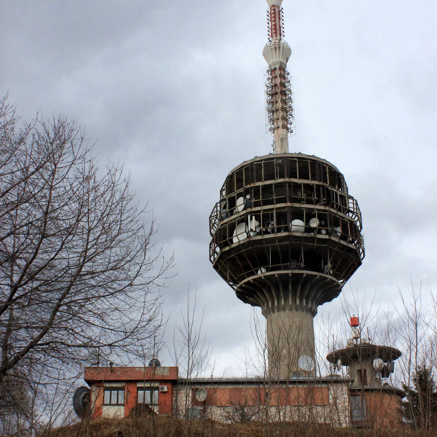Fernsehturm Sarajevo - Fernsehturm auf dem Berg Hum, Sarajevo, Bosnien ...