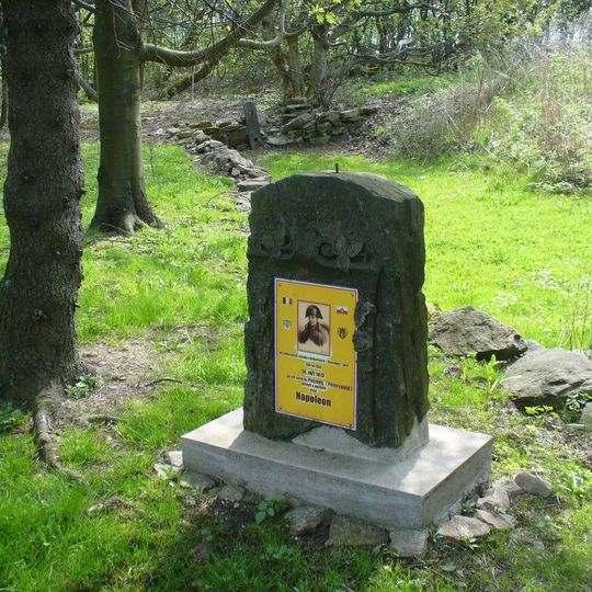 Napoleonský pomník v místě fary zaniklé obce Habartice