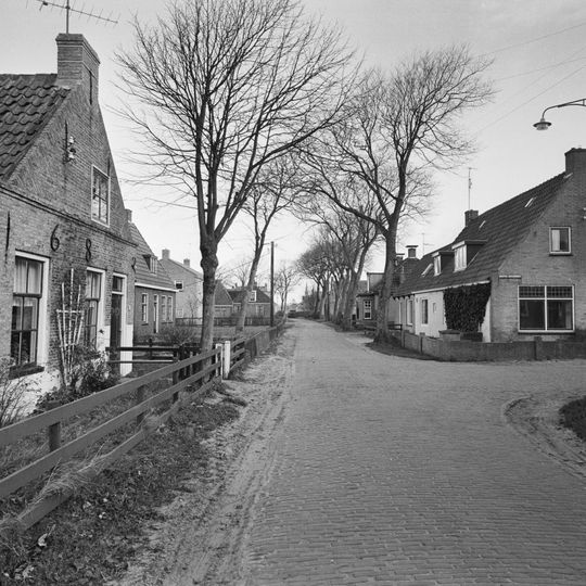 Van der Stratenweg 9, Nes